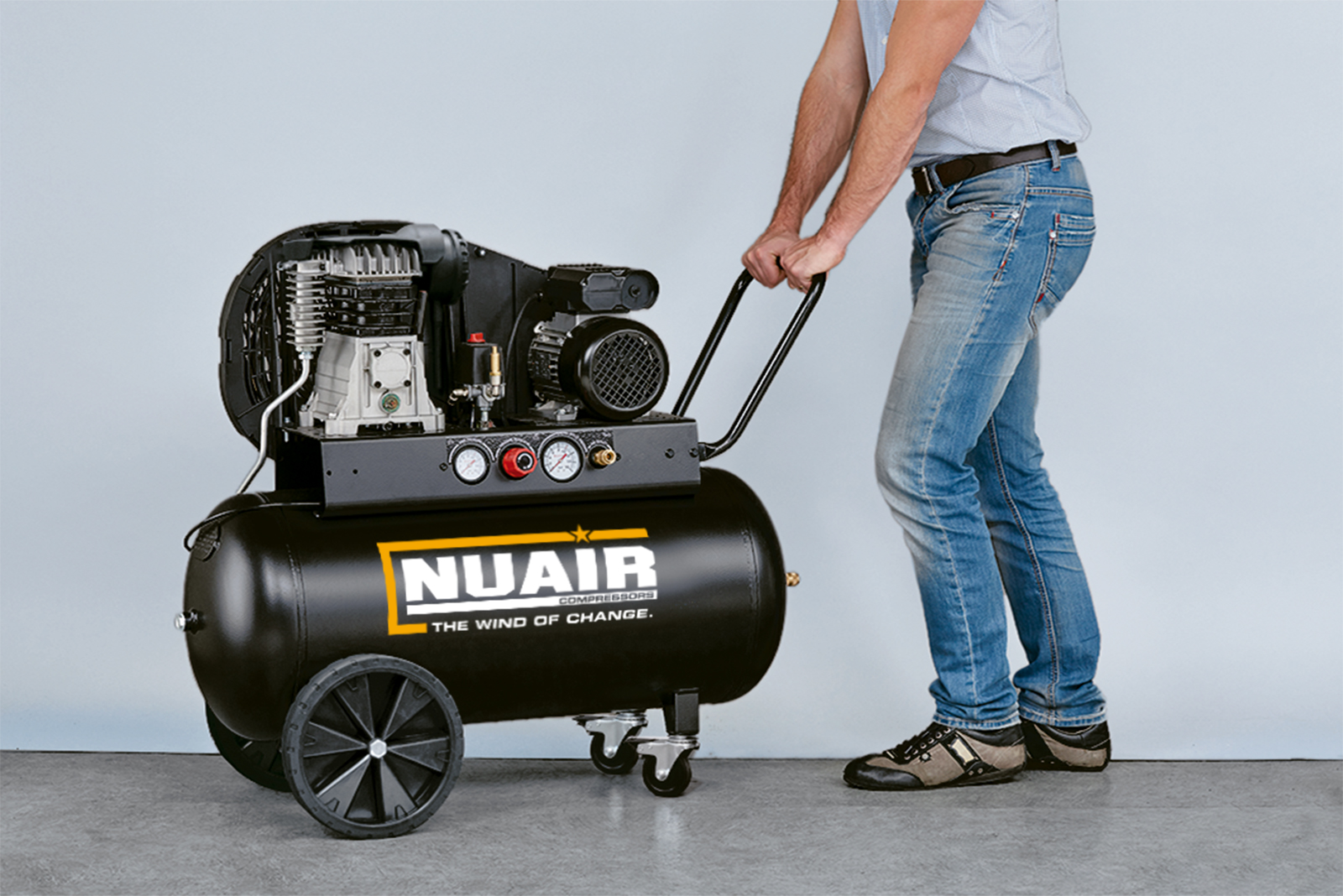 B2800B/2CM/100 TECH PRO Compressore professionale a cinghia monostadio, adatto per artigiani e piccole industrie. altre applicazioni