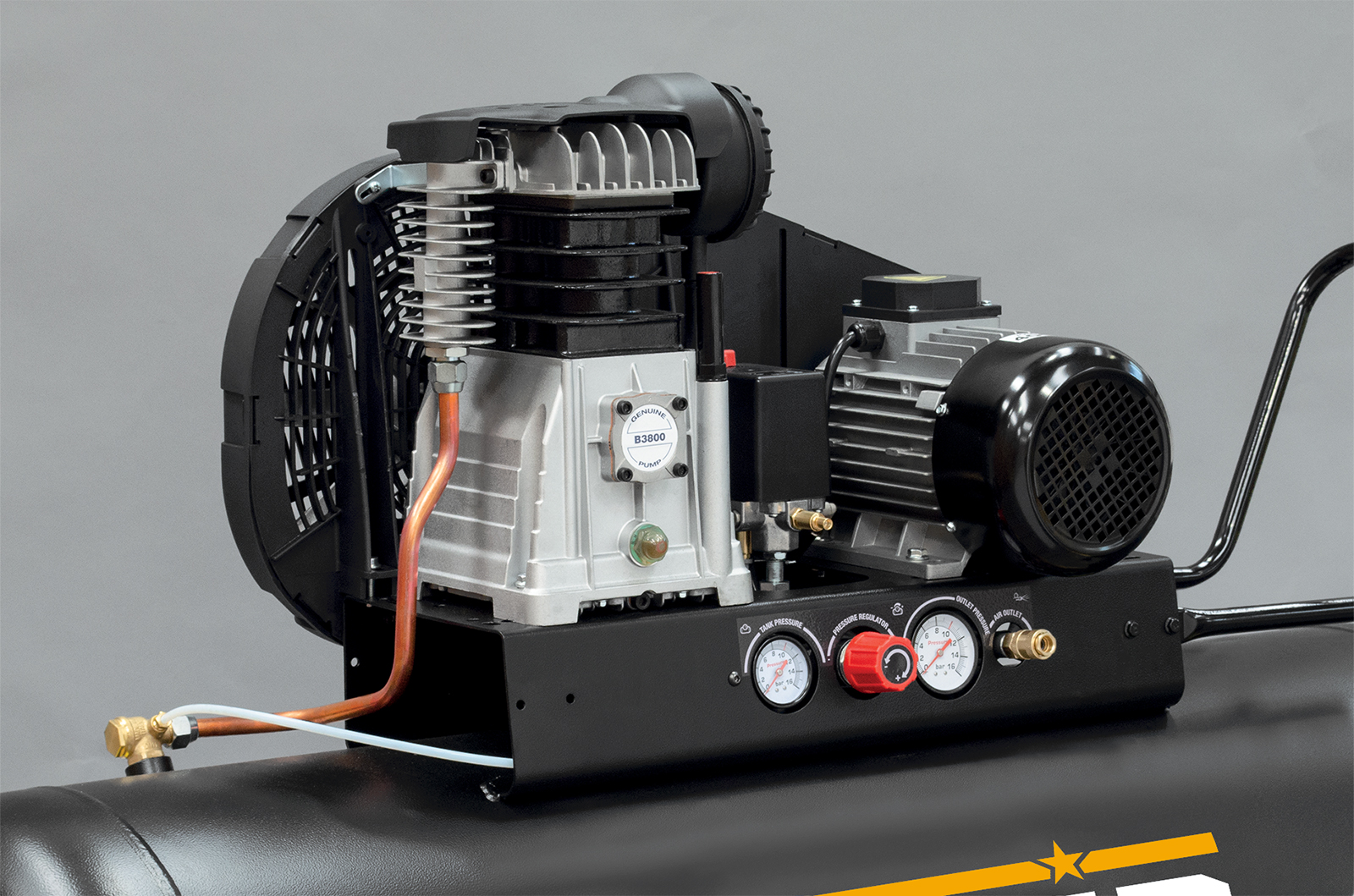 B3800B/4CT/270 TECH PRO Compressore professionale a cinghia monostadio, adatto per artigiani e piccole industrie. dettaglio