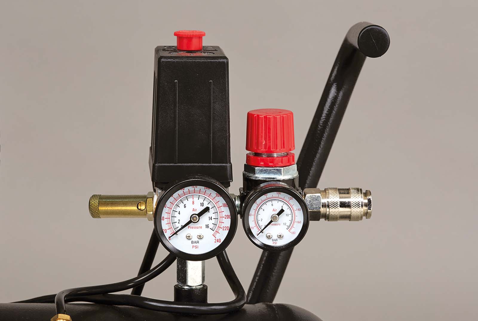 FC2/50 Compressore coassiale lubrificato, ideale per tutte le applicazioni hobbistiche. dettaglio